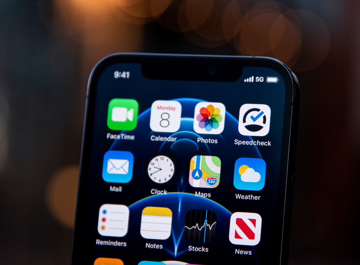 张港镇苹果手机维修分享为什么 iPhone 12 在冬季会自动关机 